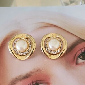Elegant Gold and Pearl Earrings